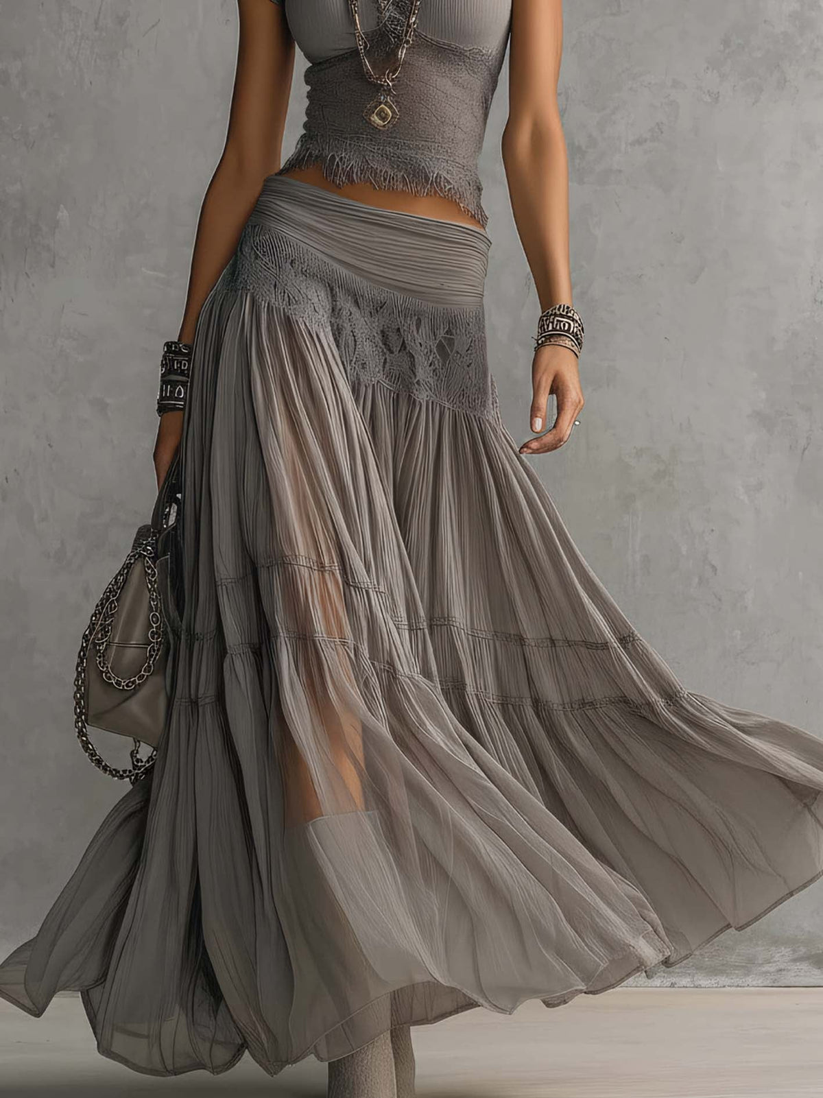 Conjunto Top de Encaje Gris y Falda Maxi Plisada
