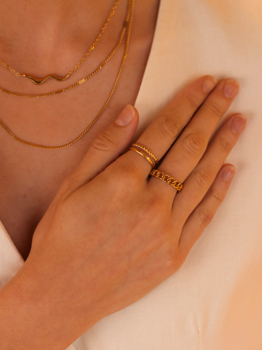 Anillo entrelazado elegante