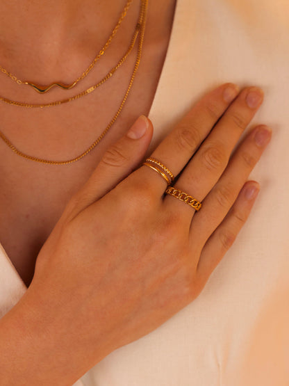 Anillo entrelazado elegante