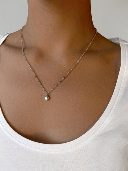 Collar con colgante de corazón de alivio