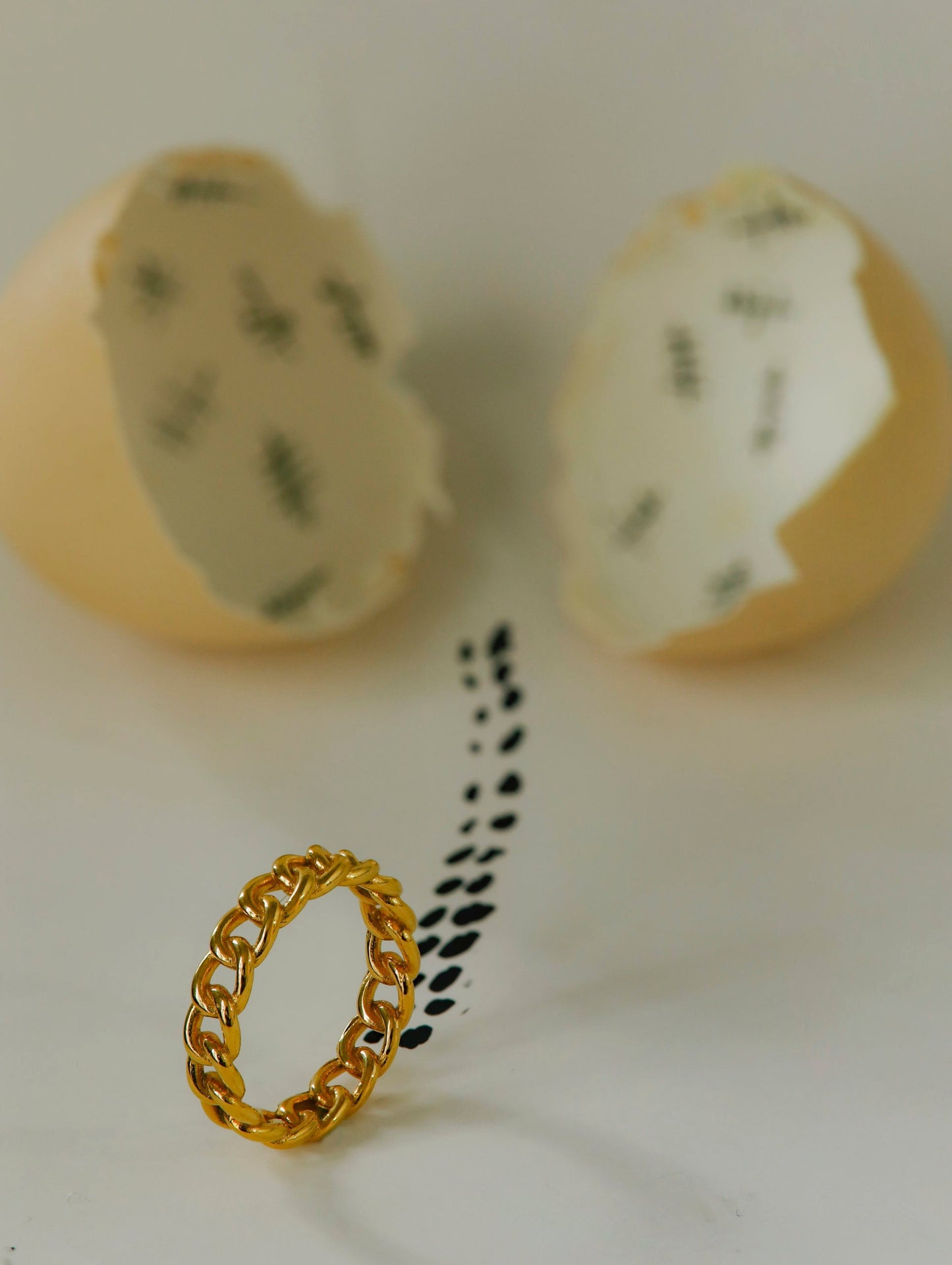 Anillo entrelazado elegante