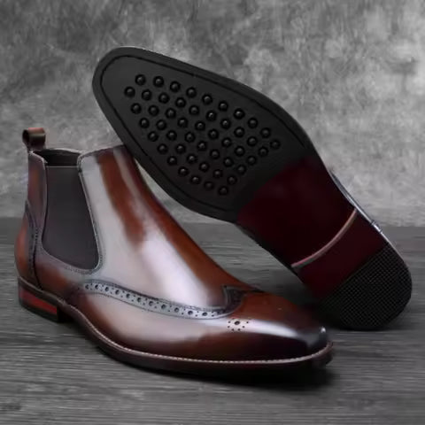 Botas Chelsea brogue de cuero marrón para hombre