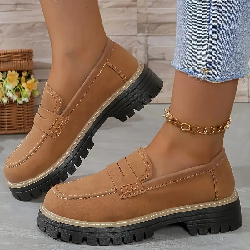 CLARA | Mocasines Retro de Tacón Grueso - Marrón