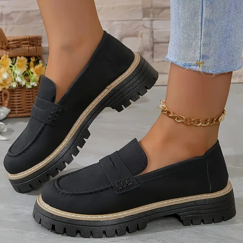 CLARA | Mocasines Retro de Tacón Grueso - Negro