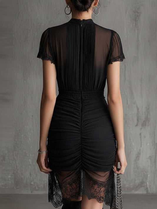 Vestido Mini de Gasa Negra con Cintura Plisada