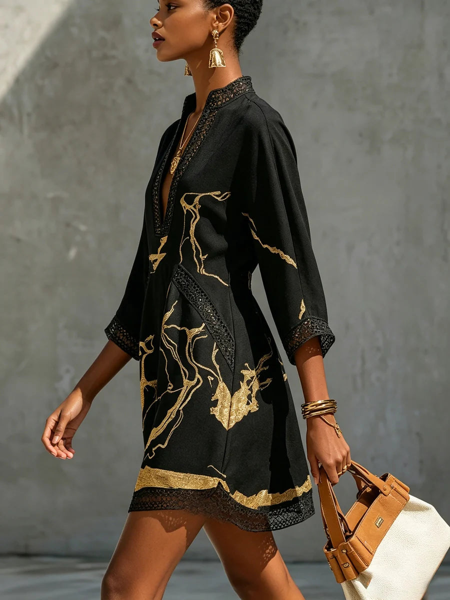 DANIELA | Vestido mini negro con estampado de mármol dorado y encaje de ganchillo