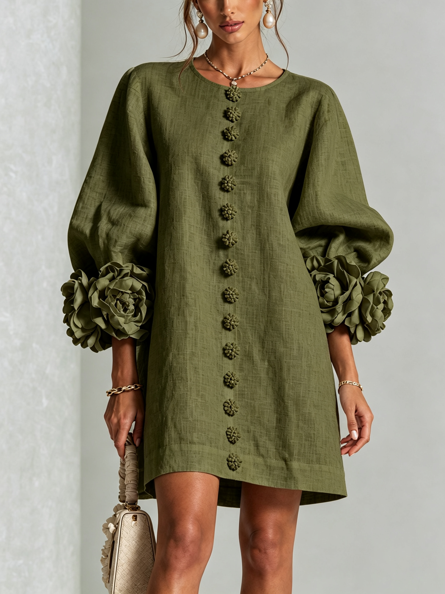 Vestido Mini Camisero Floral Verde Oliva con Puños Florales Extravagantes
