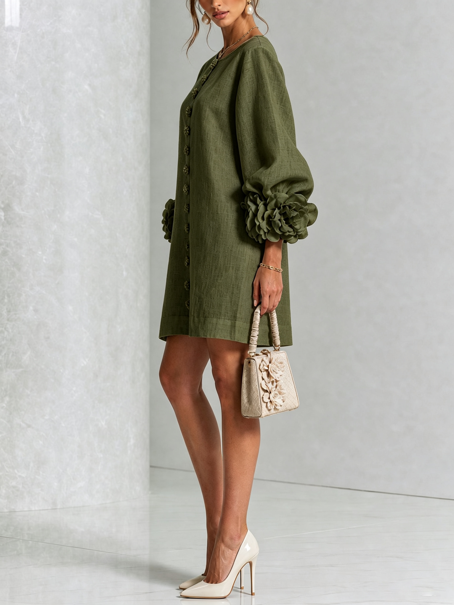 Vestido Mini Camisero Floral Verde Oliva con Puños Florales Extravagantes