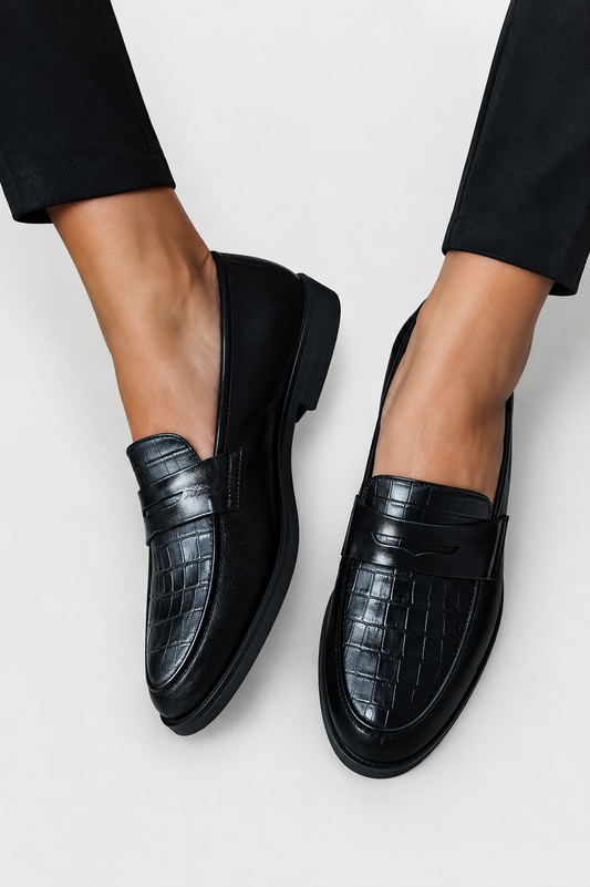 aurora-mocasines-negros-efecto-cocodrilo