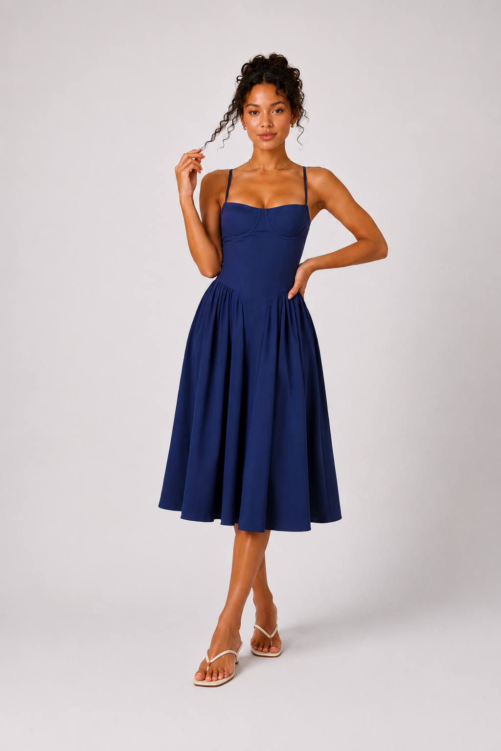 francesca-vestido-midi-azul-marino-con-escote-corazon-y-bolsillos-ocultos